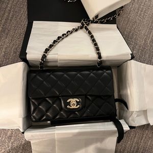 2022 CHANEL BLACK MINI FLAP BAG